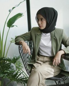 10 Hijab Fashion Influencer Asing yang Gayanya Bikin Kamu Auto Kece!